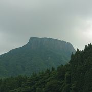 日本離れした山容