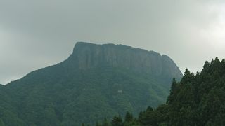 日本離れした山容