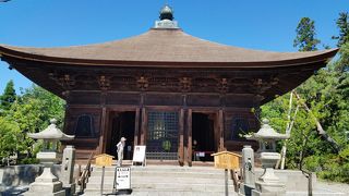 本堂左手にある経本の蔵