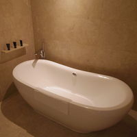 バスタブ。独立式です。