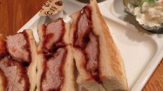 旨いサンドイッチとコーヒーで、ゆっくりできる