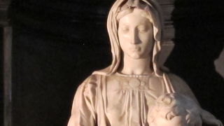 ミケランジェロによる大理石の「聖母子像」