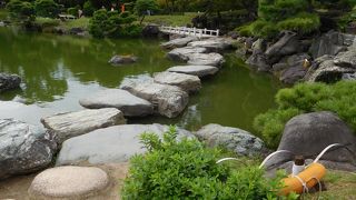 大きな石の上を渡る事が出来ます