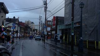 小樽運河の周辺は賑わっている