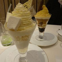 季節限定のパフェ×2です