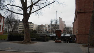 マインツ中央駅とシラー通りの間の通り