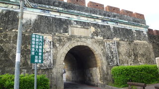 蓮池譚から一番近い所にある鳳山縣舊城跡です