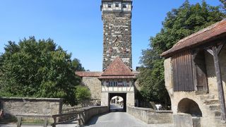 駅から歩いて通りました