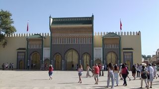 正門も立派です