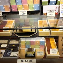 長崎に行かなくても福岡空港のエアポートショップで福砂屋のカステラを購入できるお店がありました By ジェイプレス 岩田屋エアポートショップ 2ビル店 のクチコミ フォートラベル 長崎に行かなくても福岡空港のエアポートショップで福砂屋のカステラを購入できるお店がありました By ジェイプレス 岩田屋エアポートショップ 2ビル店 のクチコミ フォートラベル