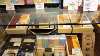 長崎に行かなくても福岡空港のエアポートショップで福砂屋のカステラを購入できるお店がありました