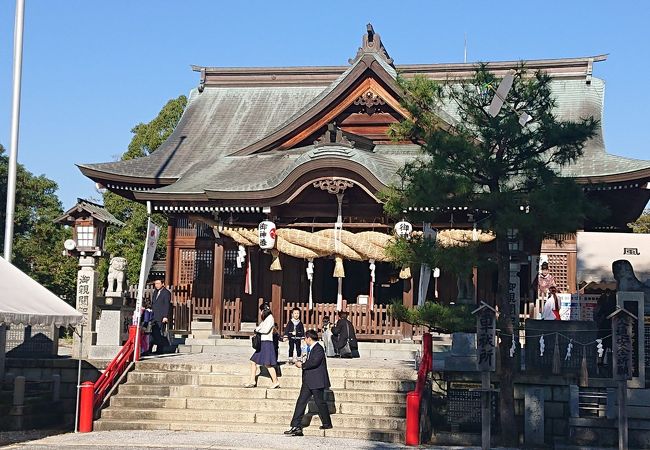 街なかの神社です。