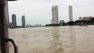 バンコクの中心を貫いて流れる大河