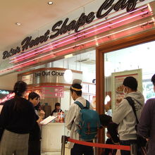 昼は行列覚悟です