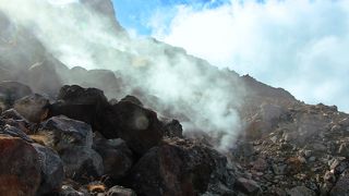 秋の焼岳登山は上高地の燃える焔を眺めながら☆最後の梯子段は高低差があるので注意必要