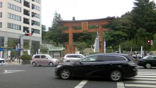 街の中心部にある神社