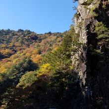 秋色の三段峡のスナップ