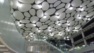 高雄駅は地下化に伴うリニューアルで綺麗になりました