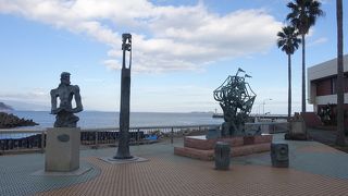 海が見える小さな広場