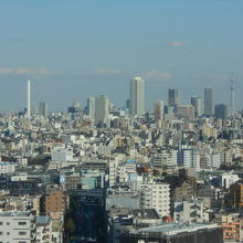 東側はサンシャイン60やスカイツリー