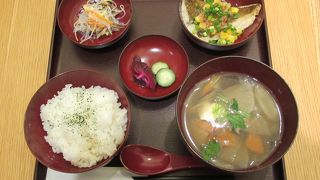 大本山總持寺参籠前に 禅カフェ「坐月一葉」でランチ