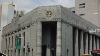 重厚な日本統治時代の建築