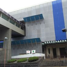 新庁舎へのびる渡廊下