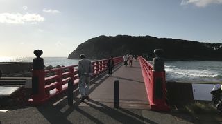 小さな島には祠があります