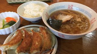 ラーメンも美味しいけれど餃子の方が有名。