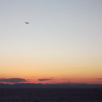 夕日と飛行機　見えるかな？