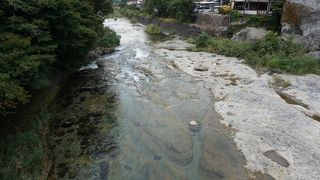 この川には渓谷といった感じはほとんどなくて