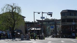 歴史を感じる参道