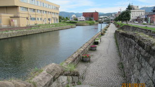 遊歩道をそぞろ歩き