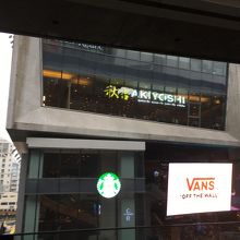 すごい雨、と思ったらチットロムは反対よ。