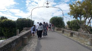 「城外」と「シテ」をつなぐ橋です。