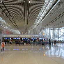 広くて綺麗な空港