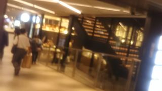 銀座の数寄屋橋に新しくオープンした商業施設