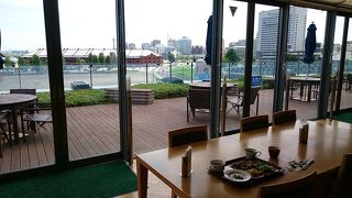 JICA横浜にあるカフェレストランです