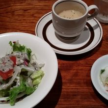 スープ、サラダ、漬物