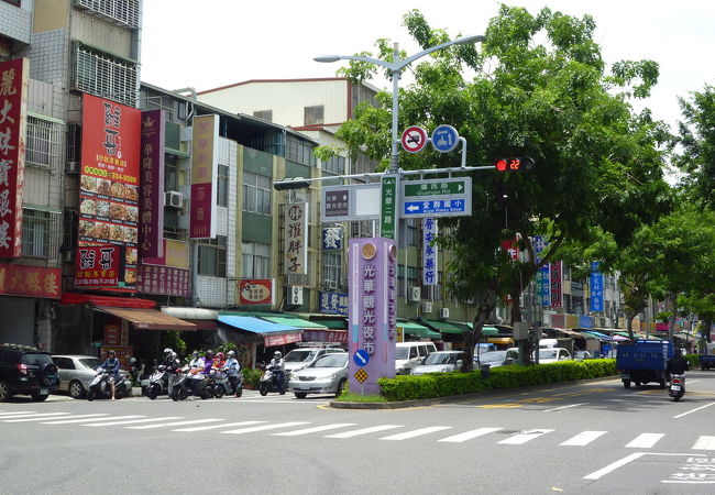 光華観光夜市は落ち着いて観光できません