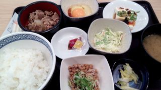 搭乗口近くで朝食を