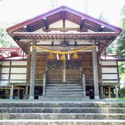 平湯温泉を発見した白猿も祭られた神社