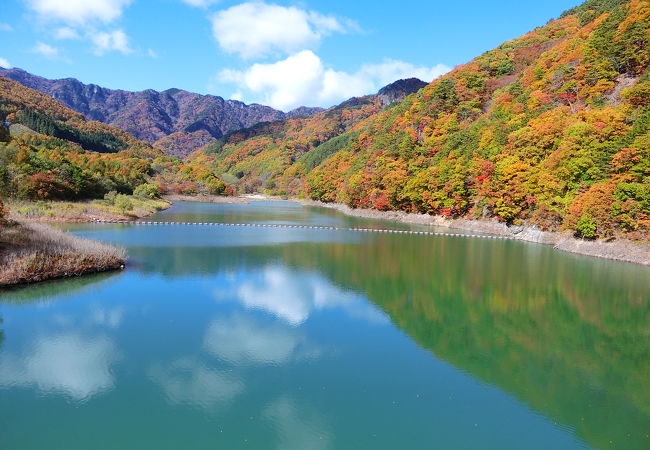 鹿教湯温泉が近く、紅葉がきれいです