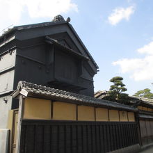 黒い蔵が素晴らしいです