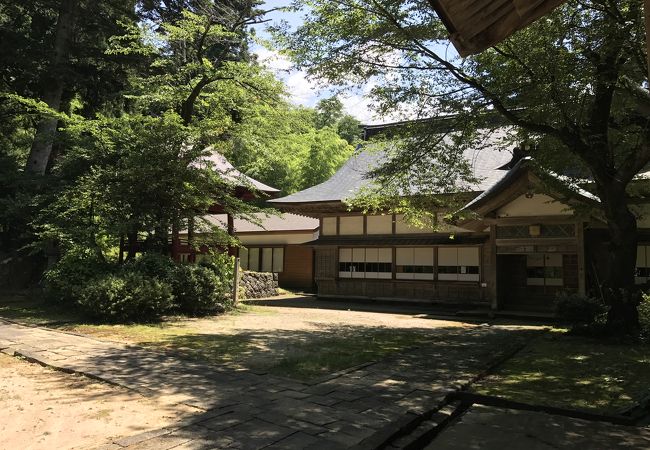 静かで寂しい雰囲気