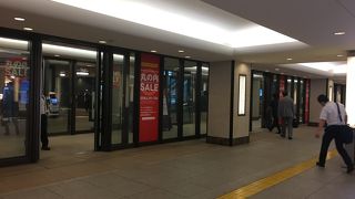 アクセスも便利なショッピングビル