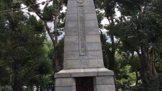 隅にある立派な塔