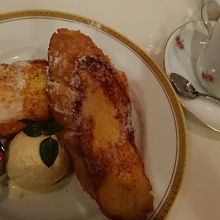 フレンチトーストとカフェオレ