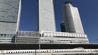駅とデパート、ホテル