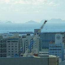 慶良間諸島の島影も見られます。